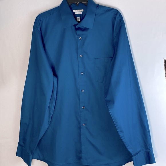 Van Heusen Men's Wrinkle Free Long Sleeve Button Down Shirt, Riviera Blue, Medium